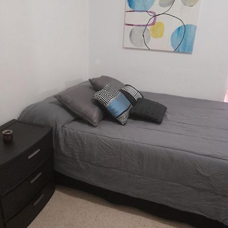 Hermoso Apartamento Frente Aeropuerto De Isla Verde San Juan Kültér fotó